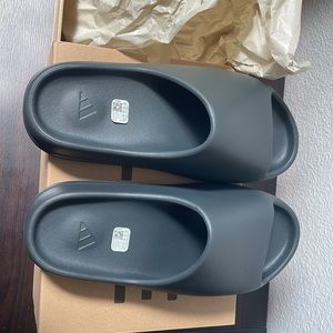 Dark Onyx Yeezy Slide Sz. 14